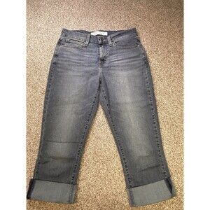 Levis Signature Gold Size 8/29 Denim Mid Rise Capri Cuffed Med Wash Distressed